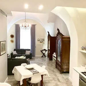 Dimora Del Papa Apartment